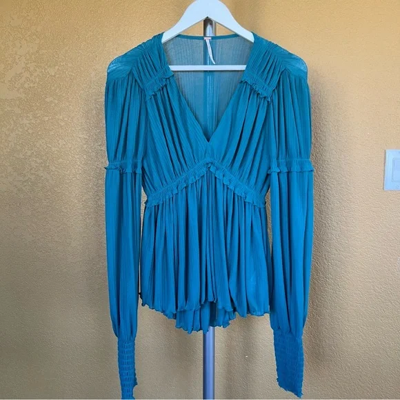Free People Day Dreaming Top in Teal - Picture 4 of 10